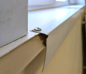 Overlay for a broken window sill made of plastic corner