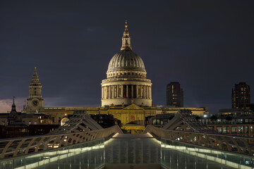 Fototapeta premium Camminando verso St. Paul