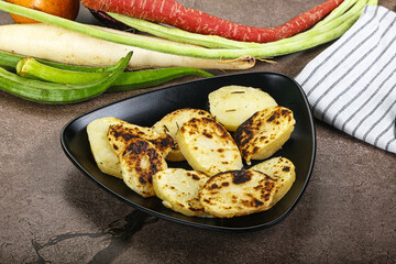 Baked potato slices with herbs