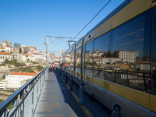 Obraz premium Oporto city reflected in the train crossing Dom Luis Bridge