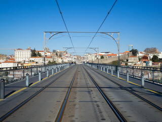 Upper level of Dom Luis Bridge with the subway tracks