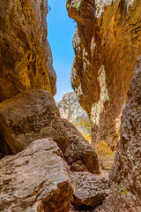 Increíble túnel de rocas en la Ciudad encantada en Cuenca	