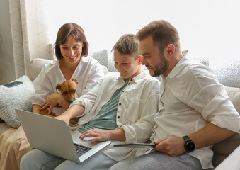 Obraz premium family at home using laptop tablet
