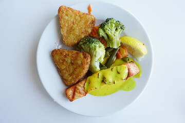  grill salmon served with fresh vegetables on a plate 