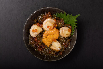 海鮮漬け（ウニ　イクラ　子持ちめかぶ　ホタテ）