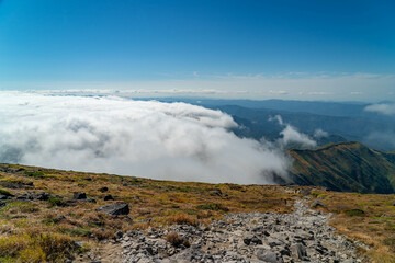 紅葉の月山