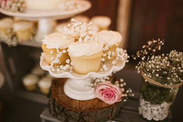 display with rustic charm, baby’s breath.
