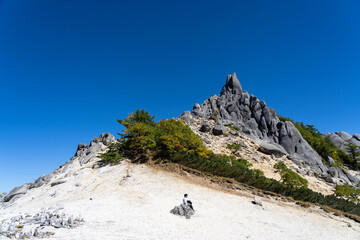 秋空のオベリスク