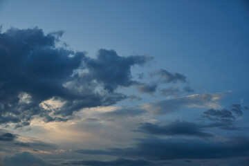 Obraz premium White fluffy clouds in the sky. Blue sky and cloud cover on a sunny summer day. Empty background, copy space