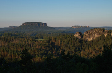 Ausblick von der Basteiaussicht in der Sächsischen Schweiz bei Lohmen, Deutschland