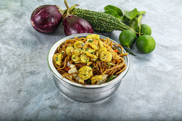 Stir fried noodles with prawn