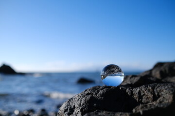 水晶玉に映る海