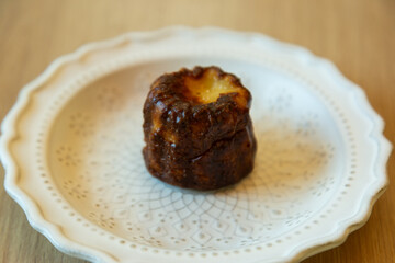 焼きたての美味しいカヌレ