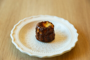 焼きたての美味しいカヌレ