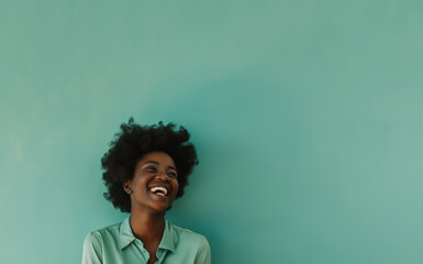 Obraz premium Beautiful black young woman smiling