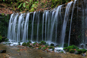 Obraz premium 秋の軽井沢 白糸の滝（日本長野県北佐久郡軽井沢町）