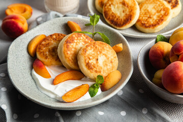 Cottage cheese pancakes with sour cream and apricots