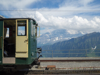 Obraz premium Schynige Platte locomotive with Bernese Alps in background