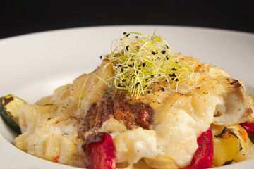 Platillo Gourmet con Pescado al Horno y Verduras