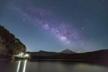 西湖の夜空