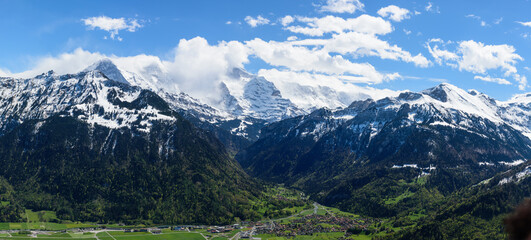 Fototapeta premium Bergblick von Interlaken