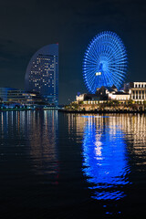 Obraz premium 横浜みなとみらい観覧車のある夜景