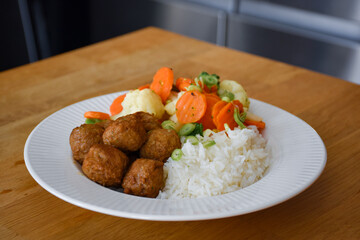 Meatballs with vegetables for lunch