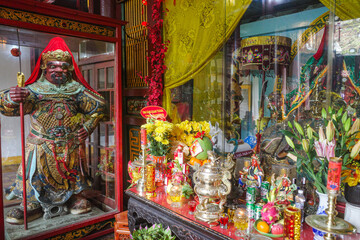 Naklejka premium oi An, Vietnam - 8 Feb, 2024: Interior of the Quan Cong Temple. Hoi An Ancient Town, Quang Nam Province