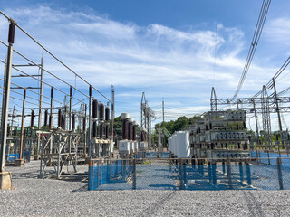 Capacitor bank set comprising circuit breaker, disconnecting switch, reactor, and current...