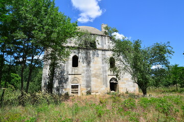 Evliya Kasim Pasha Mosque, located in Edirne, Turkey, was built in 1479. It has survived to the present day in its original form.