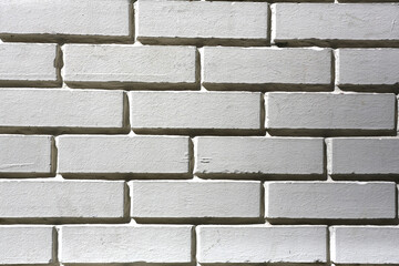 Mur de briques peint en blanc