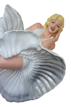 Collectible statue of blonde Hollywood icon Marlin Monroe in flowing white dress, capturing the essence of 1950s glamour.