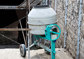 Compact concrete mixer