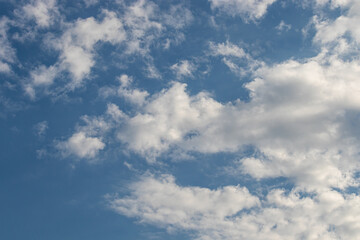 Fototapeta premium White clouds against a blue sky