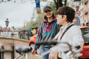 Obraz premium Friends hanging out and visiting the streets, enjoying a casual conversation while holding their bicycles.