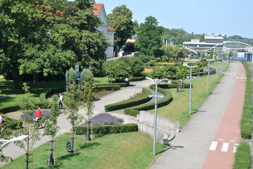 bulwar nad rzeką, park, droga rowerowa, Włocławek Polska