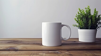 木製のテーブルの上に置かれた白いマグカップ