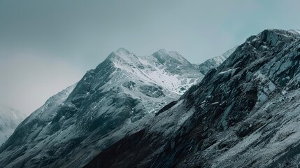 Obraz premium Minimalist mountain landscape, focusing on simplicity and creativity, in a style blending documentary, editorial, and magazine photography