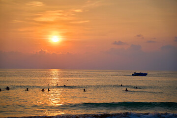 Fototapeta premium beautiful sunset on the sea in warm colors