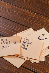 Positive messages on a desk Photo