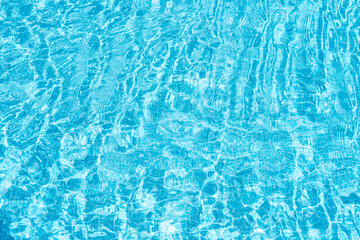 プールの水面の波紋（マリンブルー・クリア・リゾート）
