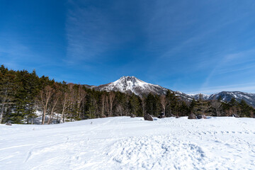 残雪期の日光白根山