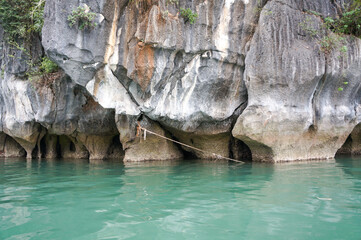 ベトナムの世界遺産の一つであるハロン湾の奇岩