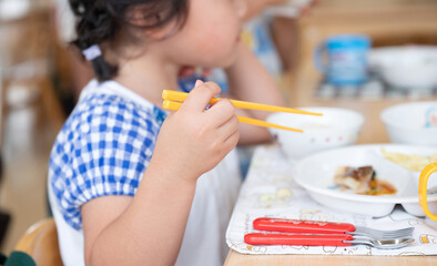 子供のお箸の持ち方、練習イメージ