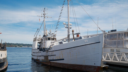 Fototapeta premium boat, yacht, sea, water, boats, luxury, harbor, ship, marina, port, sailing, travel, nautical, ocean, dock, sky, vessel, summer, yachts, sailboat, vacation, pier, sail, harbour, motorboat, seattle, wa