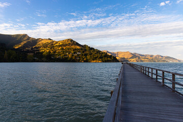 Obraz premium governors bay jetty at sunset; new zealand south island, canterbury region, little bay between lyttelton and banks peninsula