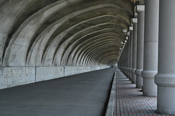 Fototapeta premium どこまでも続く宮殿のような防波堤