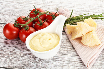 Cheese sauce in the bowl