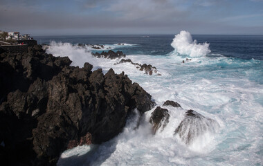 Brandung an der Nordküste von Madeira