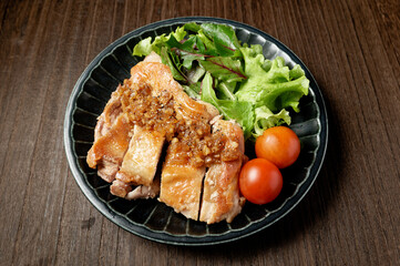 チキンステーキオニオンソースがけ